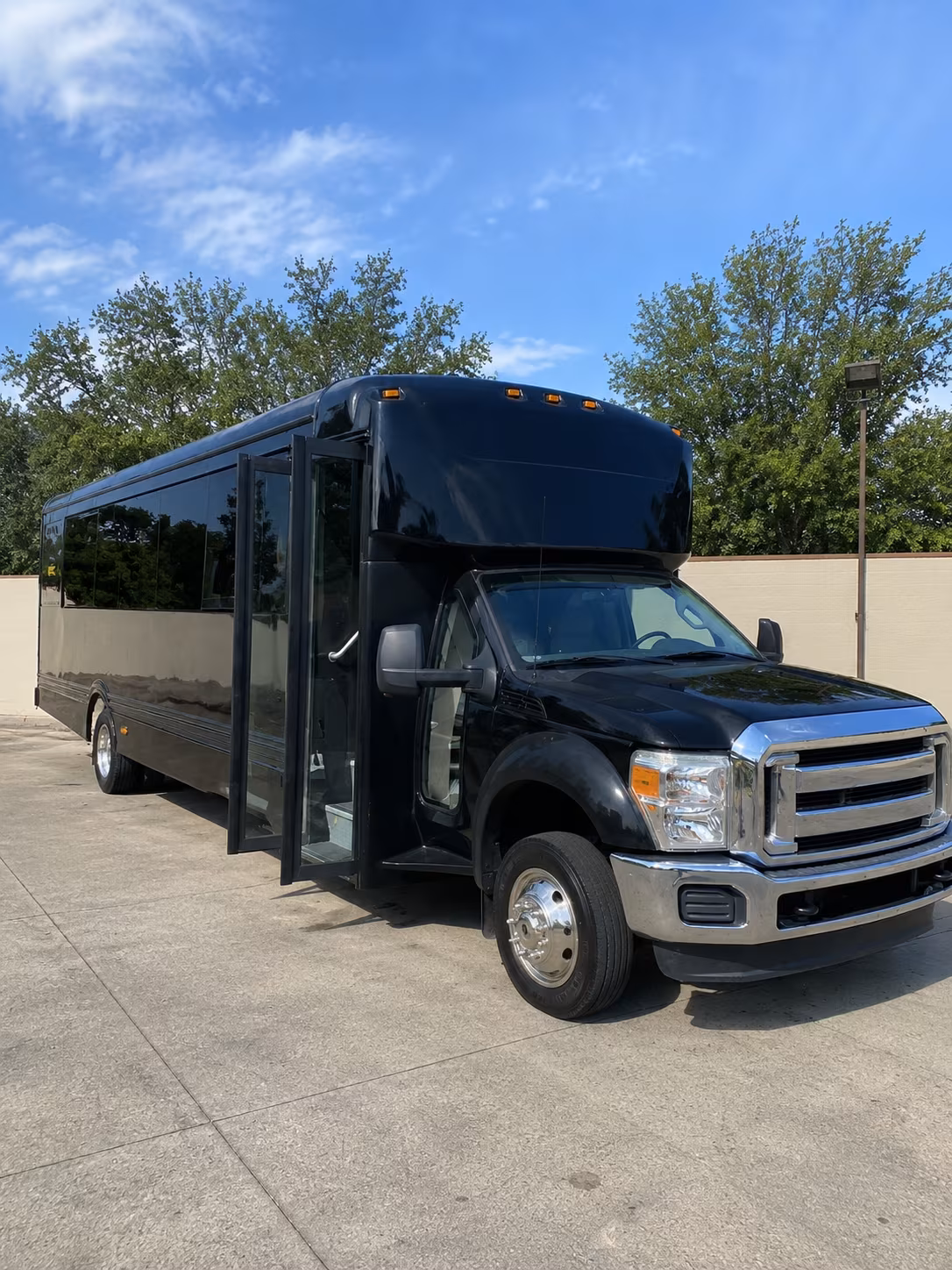 hamilton 20 passenger party bus