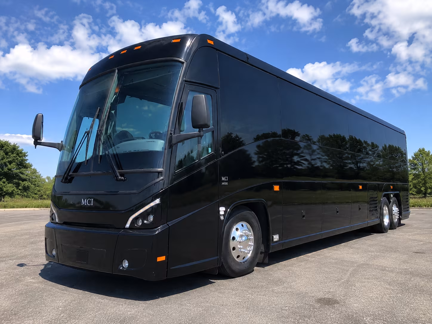 shuttle buses between hamilton hotels and pyramid hill